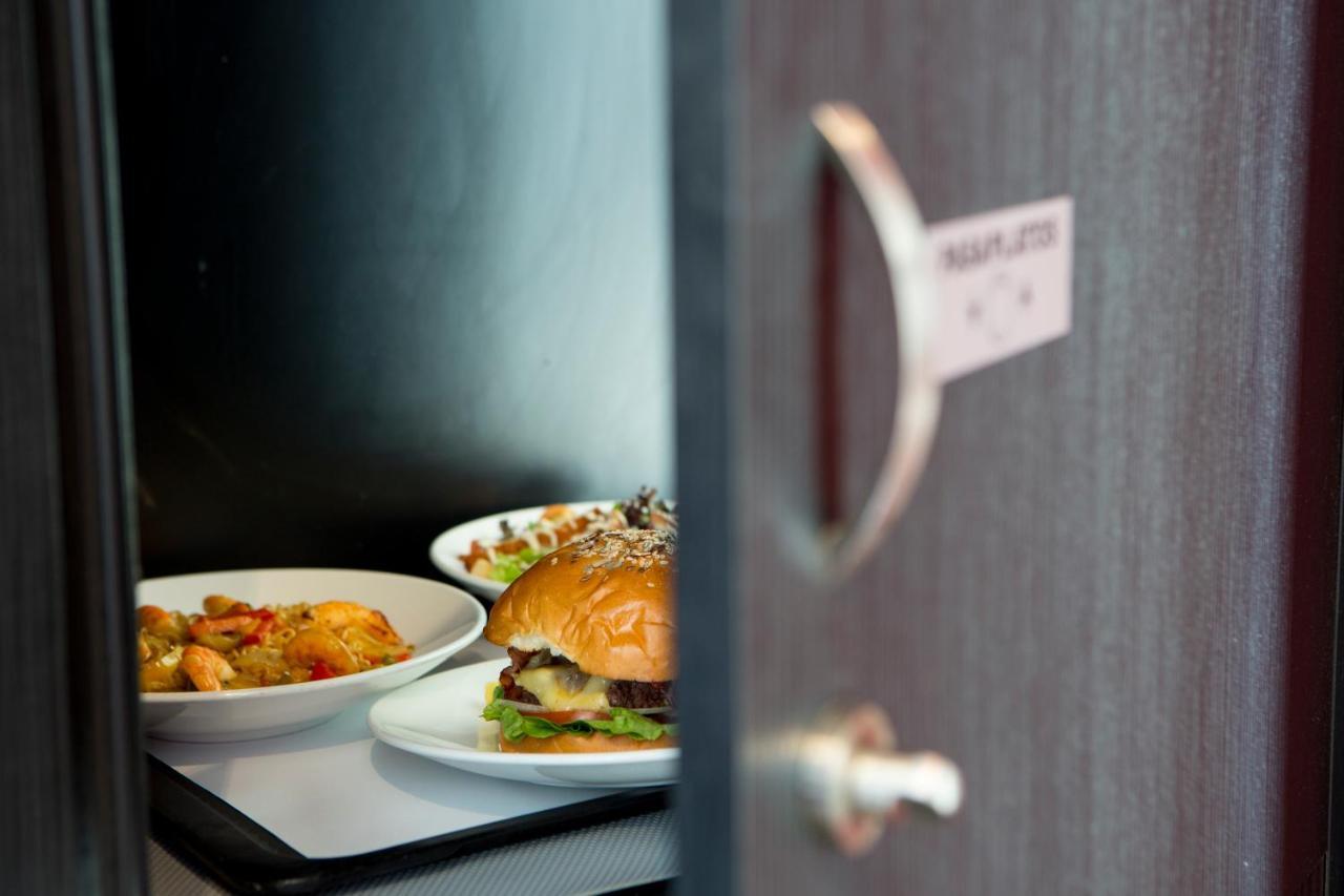 Hotel Loob Madrid (Adults Only) Torrejón de Ardoz Zewnętrze zdjęcie